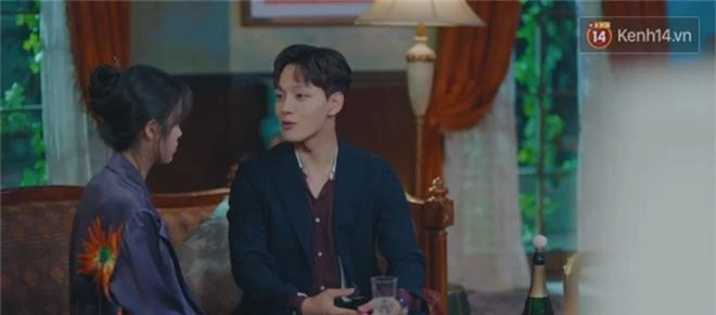 Hotel Del Luna tập 15: CEO IU bị nhân viên “dí” rượucầm tù thêm nghìn năm, dự đoán kết cục sẽ rất bi thảm? - Ảnh 1.