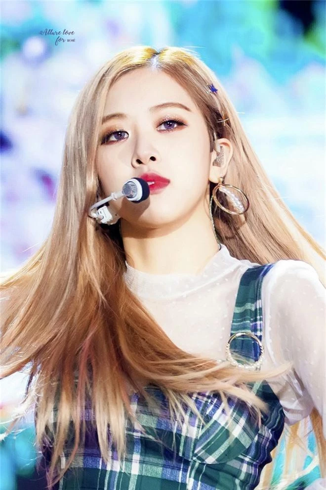 Phát sốt nhan sắc cực phẩm của anh chị em nhà các thành viên BLACKPINK: Không làm minh tinh đúng là phí hoài! - Ảnh 1.