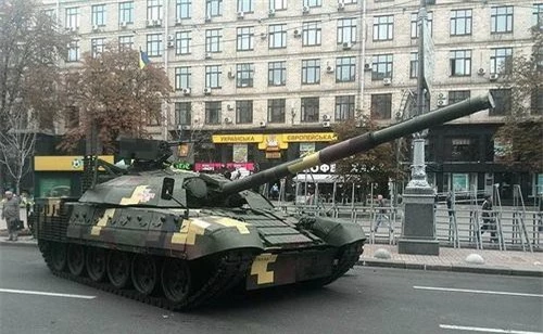 Xe tăng chiến đấu chủ lực T-72AMT của Ukraine. Ảnh: Military Today.