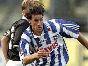 Đội bóng vừa chiêu mộ Đoàn Văn Hậu từng sở hữu Van Nistelrooy