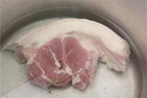 Muốn khử mùi hôi của thịt lợn bạn chỉ cần thêm thứ này vào khi nấu
