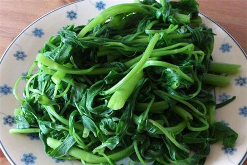 Muốn luộc rau ngon đừng quên bỏ thứ này vào: Rau xanh mướt, đậm vị, không mất chất