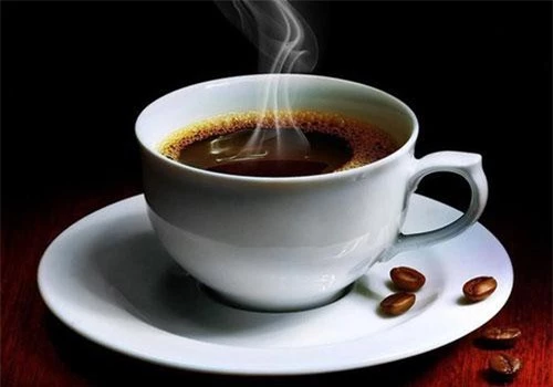 Cà phê chứa caffeine giúp giãn nở mạch máu, chống lại cơn đau đầu bằng cách cho làm giảm áp lực từ trong hộp sọ, giúp đầu óc trở nên tỉnh táo, minh mẫn hơn. Ảnh: songkhoe.