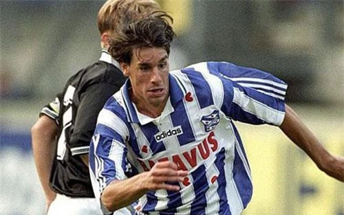 Trước khi thành danh tại M.U và Real Madrid, Ruud Van Nistelrooy từng trưởng thành từ CLB SC Heerenveen - đội bóng vừa chiêu mộ Đoàn Văn Hậu