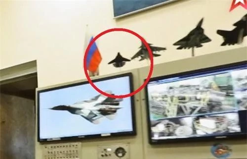 Mô hình chiếc tiêm kích tàng hình bí ẩn của Nga. Ảnh: Zvezda TV.