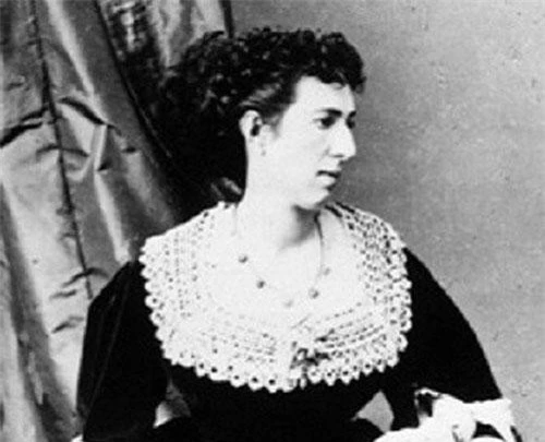 1. Belle Boyd là một trong những gián điệp nổi tiếng nhất của Liên bang. Bà sinh ra trong một gia đình chủ nô giàu có ở gần Martinsburg, tiểu bang Virginia, Mỹ.