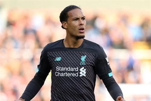 Trung vệ: Virgil van Dijk (Liverpool).