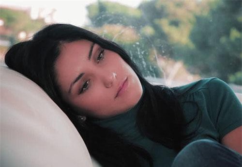 Ngay lần đầu về ra mắt, mẹ chồng tương lai đã lôi kéo tôi vào phòng ngủ để thủ thỉ tâm sự và đưa ra đề nghị khiến tôi câm nín