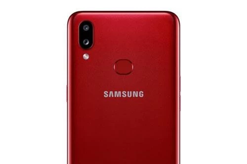 Bộ đôi camera sau của Samsung Galaxy A10s có độ phân giải 13 MP, khẩu độ f/1.8 cho khả năng lấy nét tự động và cảm biến phụ 2 MP, f/2.4 giúp chụp ảnh xóa phông. Bộ đôi này được trang bị đèn flash LED, quay video Full HD. 