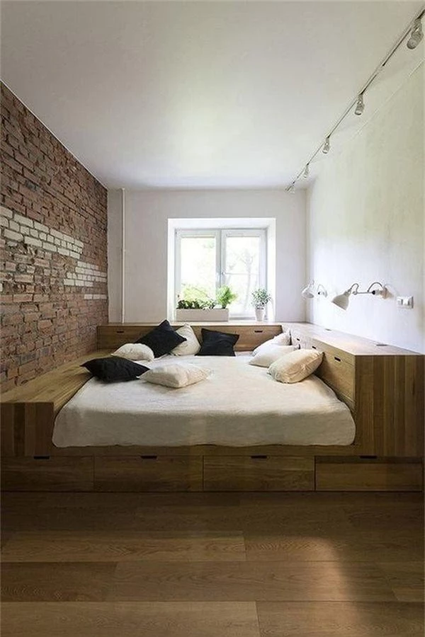 Phòng ngủ nổi bật cho nhà phố hẹp nhờ biến tấu cổ điển và cây xanh - Ảnh 3.