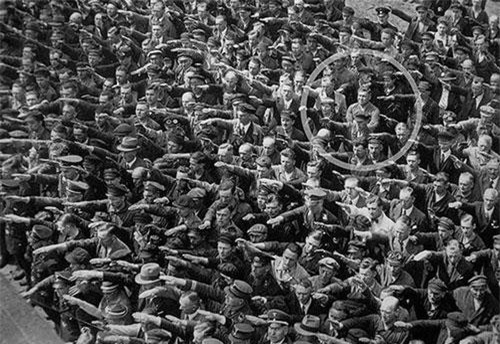 Kinh ngạc loạt ảnh đắt giá gây chấn động lịch sử nhân loại