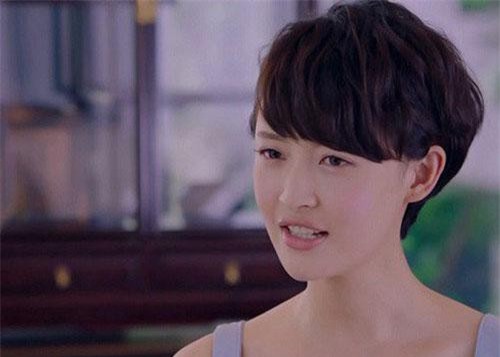 Ra ngân hàng, tôi phát hiện chị dâu vội vã mang theo một bọc tiền lớn, về tra hỏi thì chị tiết lộ một chuyện khiến tôi thất kinh