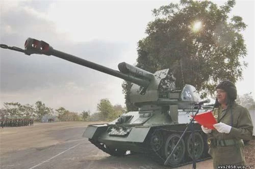 Theo tờ Russiyskaya Gazeta, Quân đội Cuba với tiềm lực công nghiệp quốc phòng nội địa "bí ẩn", họ đã trao "thành công" cho dòng xe tăng huyền thoại T-34-85 "cuộc sống thứ 2" trong lực lựng vũ trang nước này thay vì phải tiễn chúng vào các lò rã xác, bán sắt vụn. Ảnh: pinterest.ru