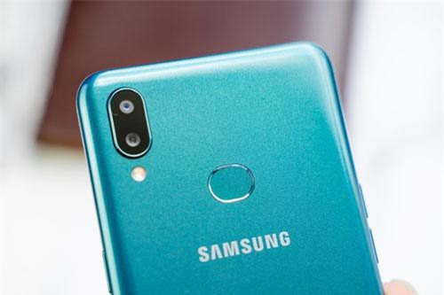 Ảnh chi tiết Samsung Galaxy A10s giá 3,69 triệu ở Việt Nam