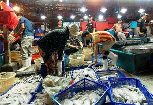 Dân buôn hải sản “hốt bạc” dịp lễ 2/9, nhiều điểm bán bỏ túi hàng trăm triệu