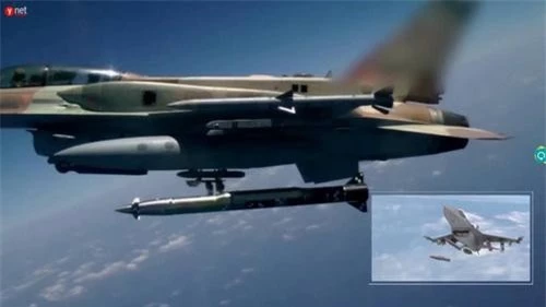 Tên lửa không đối đất Rampage được phóng đi từ tiêm kích F-16D của Không quân Israel. Ảnh: Tập đoàn IAI.