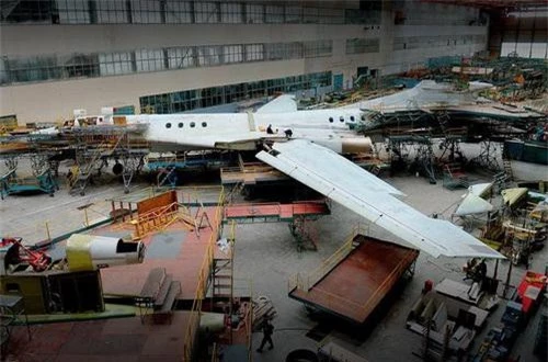 Nga sẽ sớm bắt tay vào sản xuất phiên bản chở khách của máy bay ném bom Tu-160. Ảnh: Sputnik.