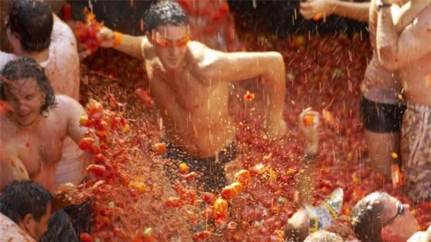 Lễ hội ném cà chua được tổ chức ở Tây Ban Nha.