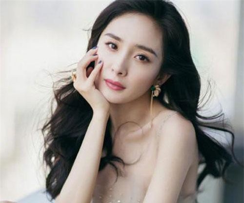 Dương Mịch 'muối mặt' khi bị nhắc lại chuyện quỵt tiền từ thiện