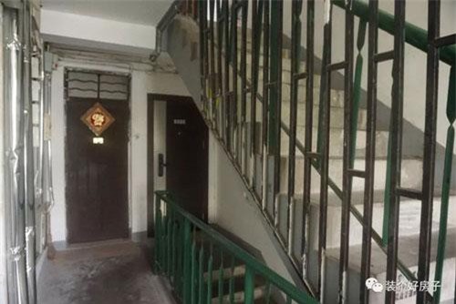 Căn hộ cũ nằm phía dưới cầu thang nhà tập thể "lột xác" đẹp tinh tế đến từng mét vuông