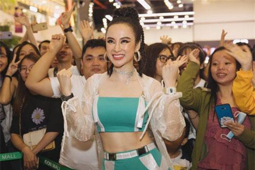 Angela Phương Trinh diện áo crop top khoe body "nuột nà" nổi bật
