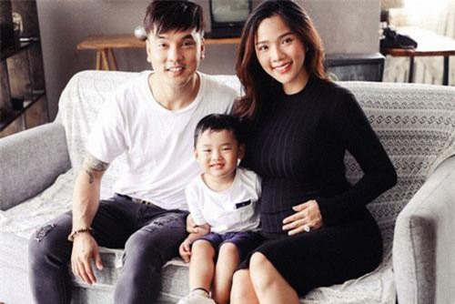 Bà xã Ưng Hoàng Phúc xinh đẹp rạng rỡ ở những tháng cuối thai kỳ