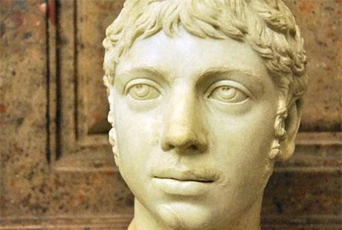 Hoàng đế La Mã Elagabalus cai trị đất nước chỉ trong 4 năm (218 - 222). Mặc dù tại vị trong thời gian ngắn nhưng ông hoàng La Mã này lưu danh sử sách bởi những hành vi trụy lạc, hoang dâm...