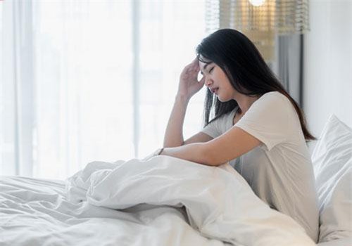 Chưa hết kỳ ở cữ, tôi đã phải cắn răng nộp đơn ly hôn chồng, không ngờ chỉ ít lâu sau, mẹ chồng cũ đã thuê cả xe ô tô sang trọng đến rước tôi về