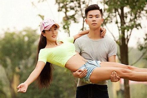 Mẹ 52 tuổi bị nhầm là "máy bay" của con trai bởi vóc dáng "hot" như gái 20 tuổi