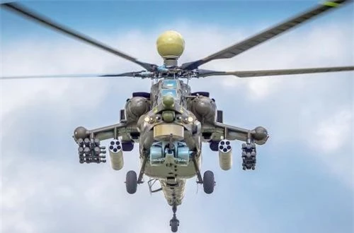 Hoặc người ta có thể kết hợp tất cả vào một chiếc Mi-28NE để làm mọi nhiệm vụ trong một chuyến bay, chống tăng, tự vệ phòng không, chống bộ binh… Trong ảnh, Mi-28NE với 6 tên lửa Ataka-V, 4 tên lửa Igla-V, 2 thùng phóng rocket 80mm và pháo 30mm. Ảnh: Wikipedia