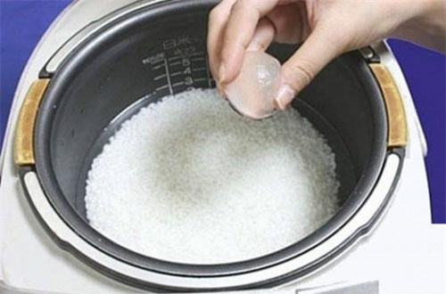 Bỏ thứ này vào nồi cơm trước khi nấu, đảm bảo mẹ chồng khó tính đến mấy cũng phải khen ngon