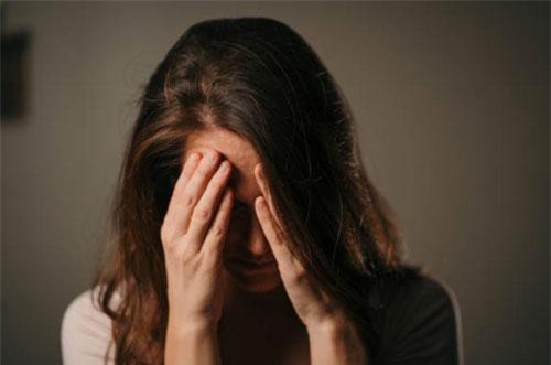 “Con gái ngoài kia thiếu gì, sao mày xài lại đồ cũ của người ta”