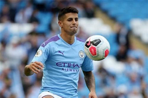 10. Joao Cancelo (Juventus đến Man City, 60 triệu bảng).