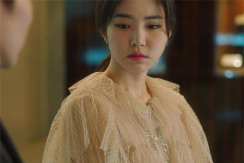 Lấy chồng giàu, tôi trơ mắt nhìn anh ta năm lần bảy lượt ngoại tình, nhưng đau đớn nhất là lời đề nghị khi ly hôn