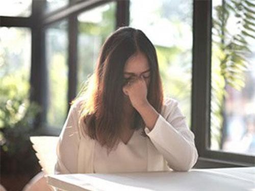 Đến bệnh viện thăm con dâu mới sinh, mẹ chồng lầm lì vạch tã của cháu ra xem rồi giận dữ bỏ đi khiến tôi đau đến nghẹt thở