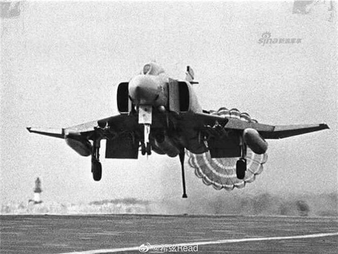 Vì sao tiêm kích thế hệ 5 vẫn hãm tốc theo cách cổ điển?