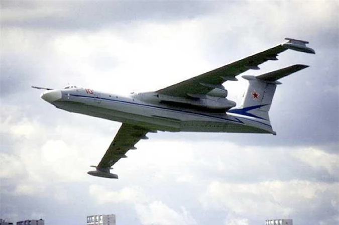 Kích cỡ khổng lồ của A-40/42. Ảnh: Wikipedia