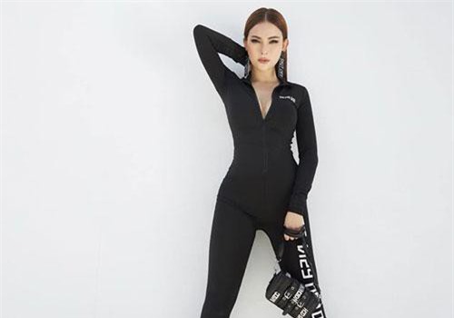 Sau scandal đánh con của chồng trẻ, Thu Thủy tái xuất lạ lẫm