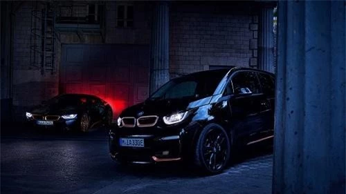 BMW ra mắt phiên bản i3 RoadStyle và i8 Ultimate Sophisto