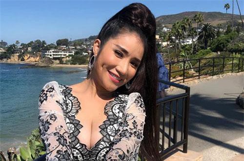 "Bà mối" Cát Tường lại khiến dân tình "ngộp thở" diện trang phục khoe body triệt để