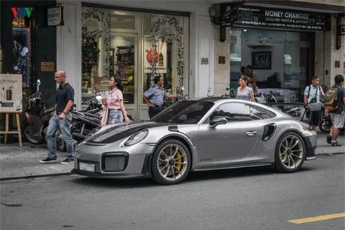 Porsche 911 GT2 RS.