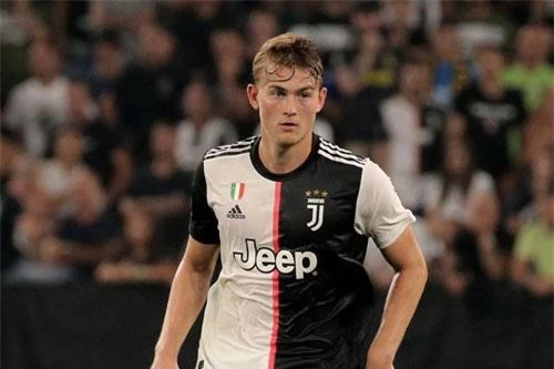 =8. Matthijs de Ligt (Ajax Amsterdam qua Juventus, 68 triệu bản). 