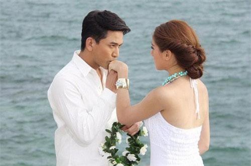 "Bà cô già" bị hàng xóm mỉa mai ế sưng ế sỉa, nghe tin gái làng mình được trai đẹp đến tỏ tình liền tò mò ra xem, ai dè "trúng độc đắc"