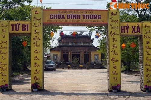 Nằm ở làng Hà Trung, xã Gio Châu, huyện Gio Linh, tỉnh Quảng Trị, chùa Bình Trung, còn được gọi là chùa Bảo Đông, là một ngôi chùa có giá trị khá đặc biệt về văn hóa lịch sử của Việt Nam. 