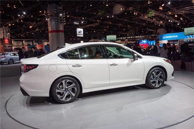 Subaru Legacy 2020: Doi thu dang gom cua Toyota Camry hinh anh 3