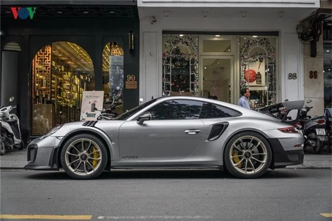 can canh porsche 911 gt2 rs dao pho sai gon hinh 2