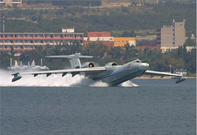 Thủy phi cơ A-40. Nguồn: Wikipedia