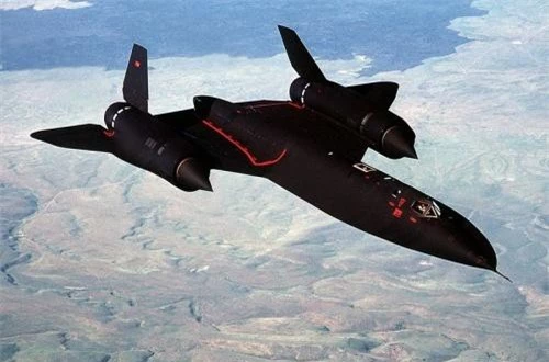 SR-71 có hình dạng máy bay cực kỳ lạ lùng ở thời điểm đó cũng như hiện tại, trông nó toát lên vẻ huyền bí khiến người ta thậm chí liên tưởng tới UFO. Ảnh: Wikipedia