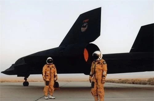 Không chỉ các tên lửa phòng không bó tay trước SR-71 Blackbird, mà ngay cả các máy bay chiến đấu nhanh nhất của Liên Xô – MiG-25 cũng thiếu tốc độ cần thiết để ngăn chặn chiếc SR-71. Ảnh: Wikipedia