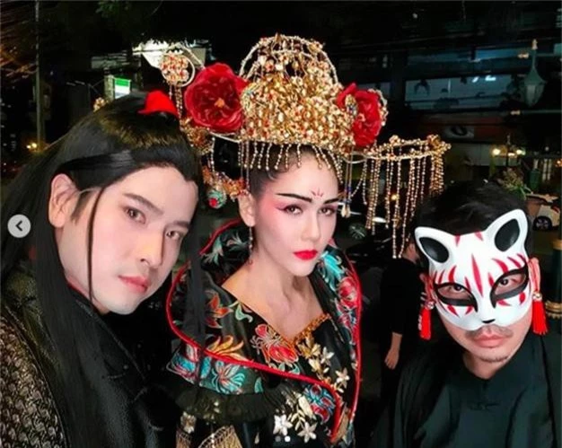 Tiệc sinh nhật cosplay gây bão: Bà hoàng showbiz Thái đẹp ná thở, chặt chém cả Ngụy Vô Tiện khiến Cnet xuýt xoa - Ảnh 3.